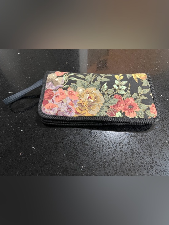 Handbags - Pretty floral vintage wallet/clutch